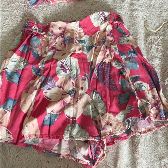 Hot pink floral two piece set (top and shorts) - Picture 3 of 5